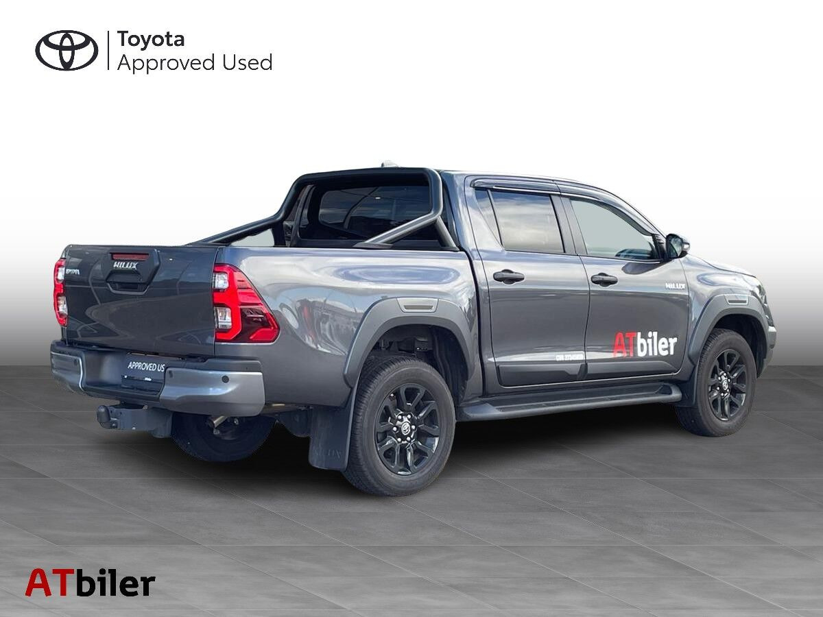 Sort Toyota HiLux fra 2025