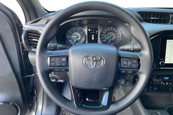 Sort Toyota HiLux fra 2025