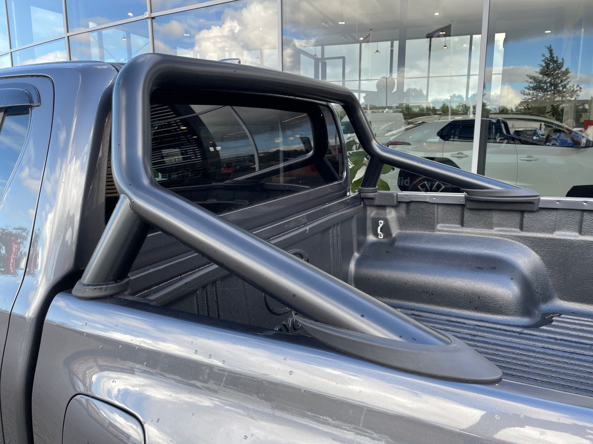 Sort Toyota HiLux fra 2025