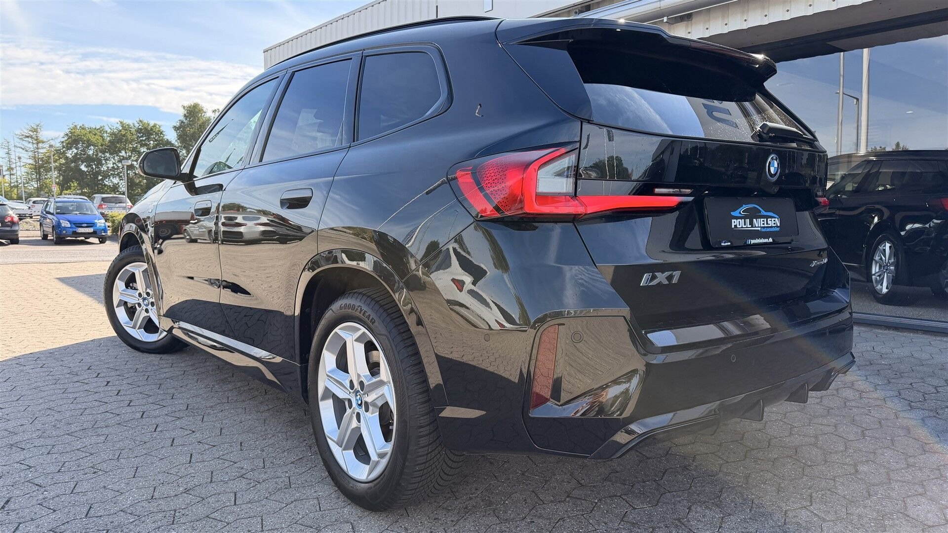 Sort BMW iX1 fra 2024