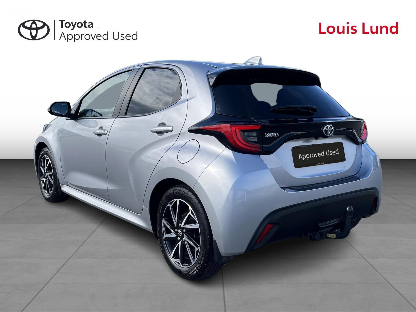 Sølv Toyota Yaris fra 2023