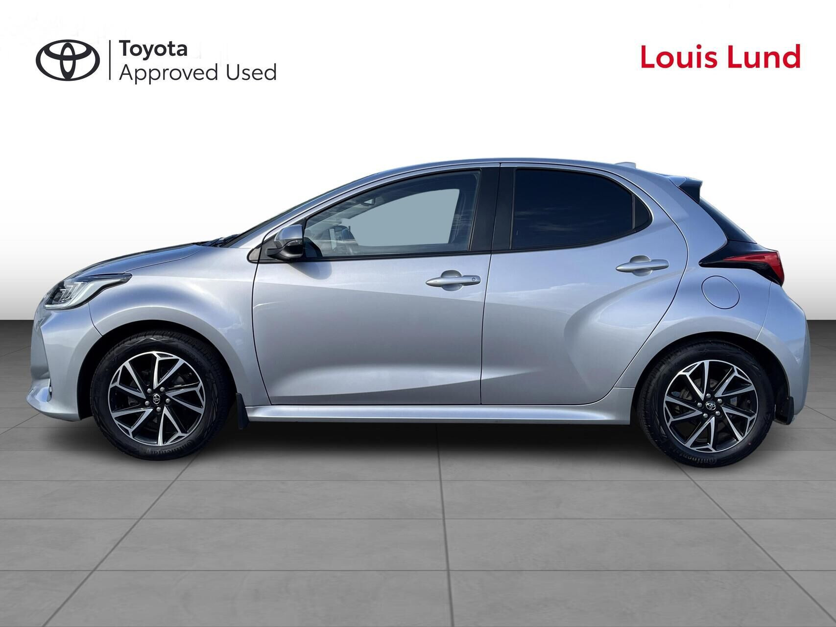 Sølv Toyota Yaris fra 2023