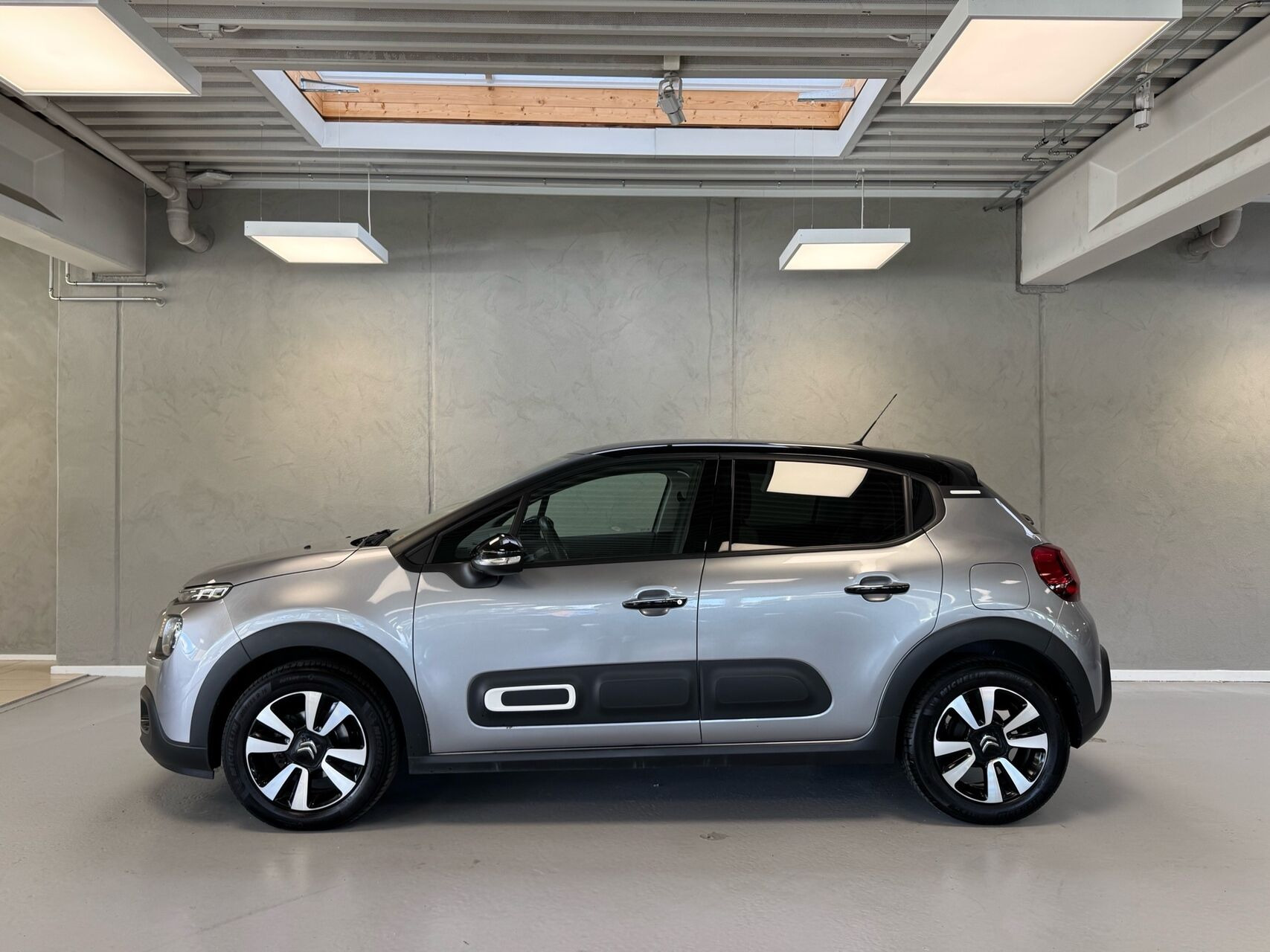 Grå Citroën C3 fra 2024