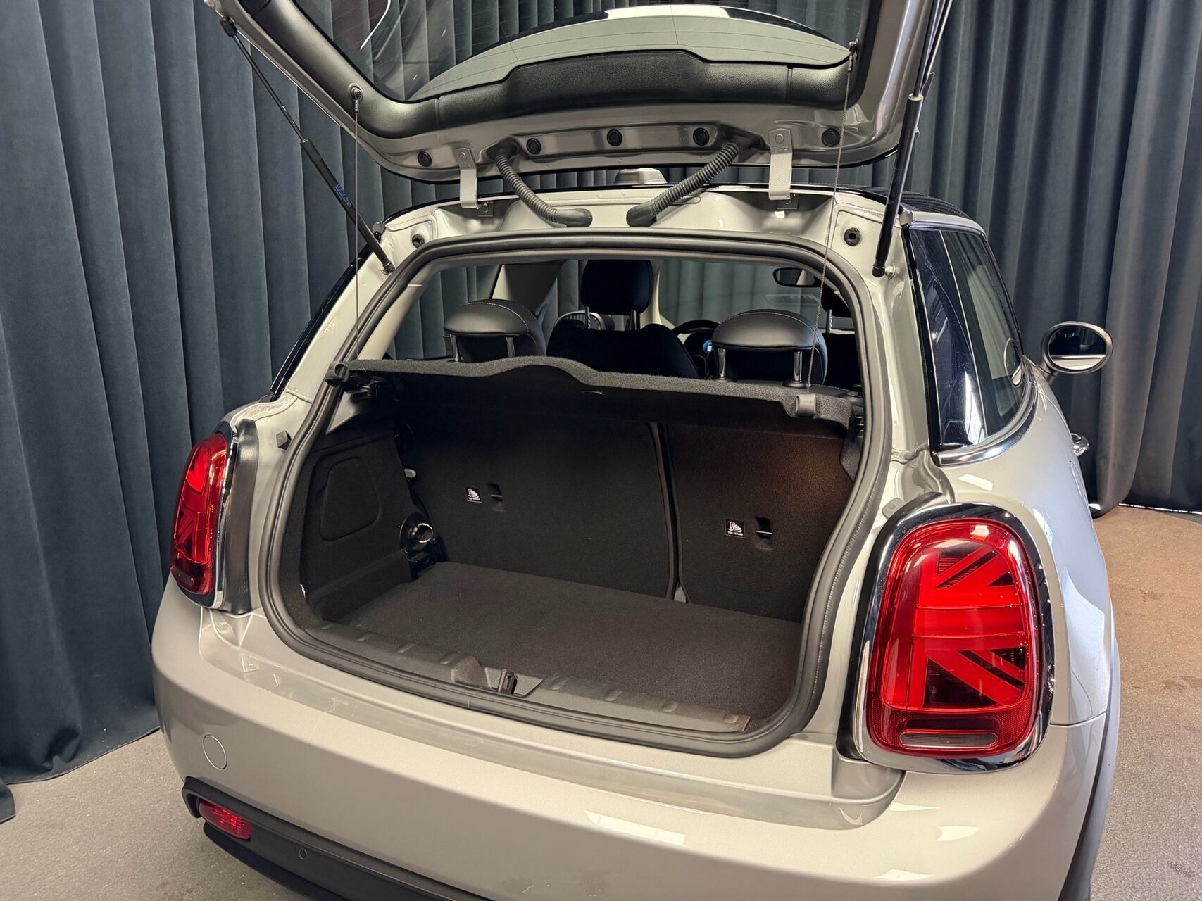 Sølv Mini Cooper fra 2023