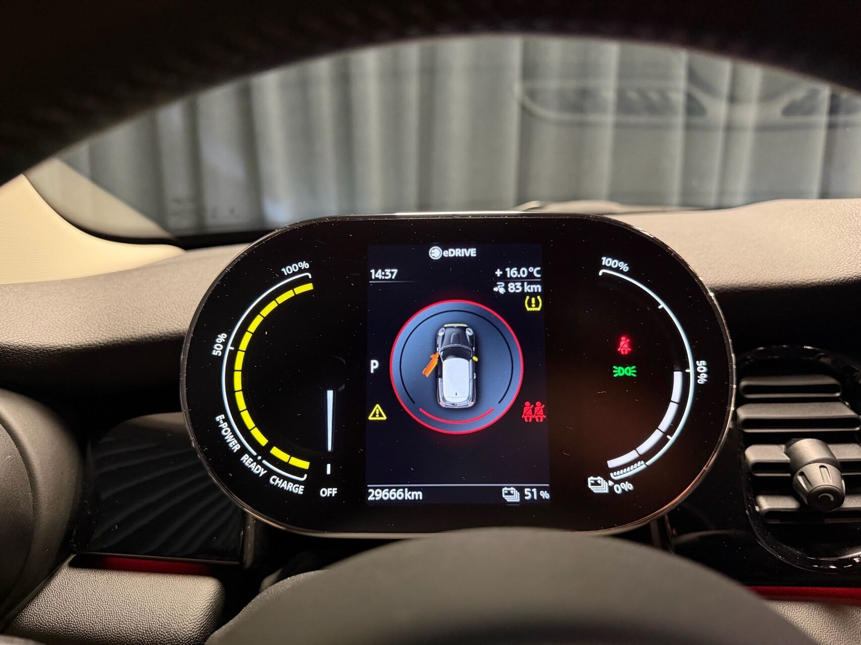Sølv Mini Cooper fra 2023