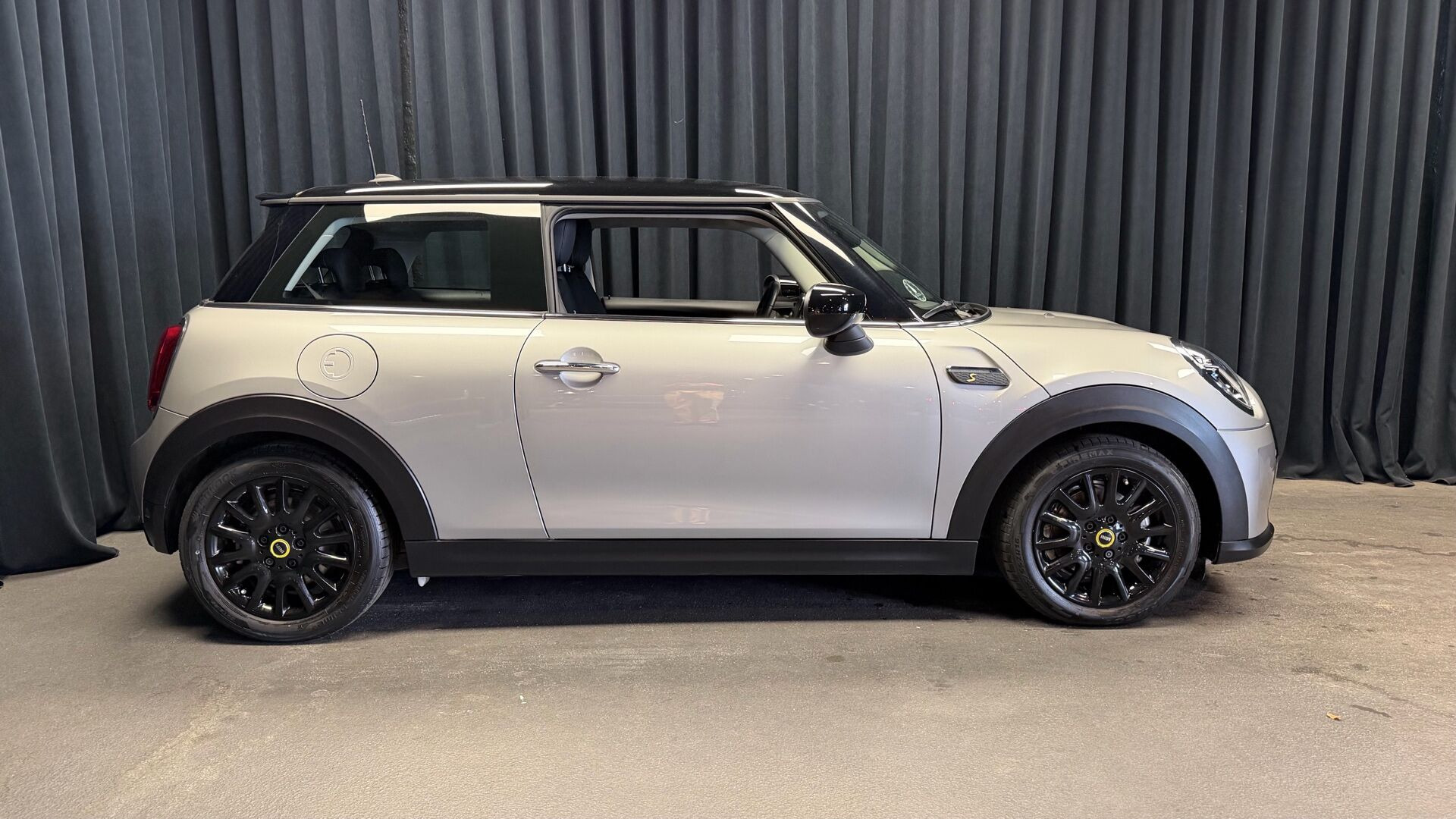 Sølv Mini Cooper fra 2023