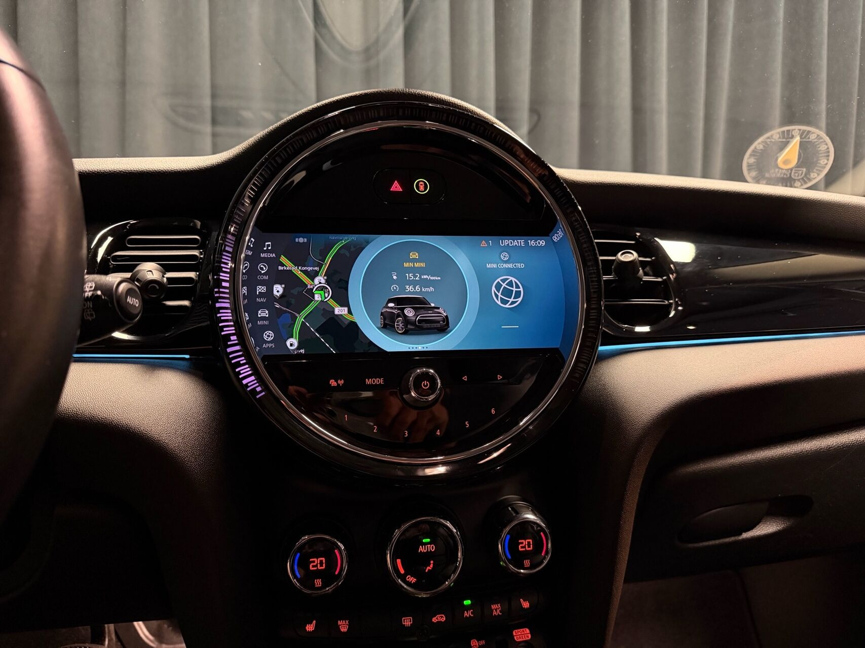 Sølv Mini Cooper fra 2023