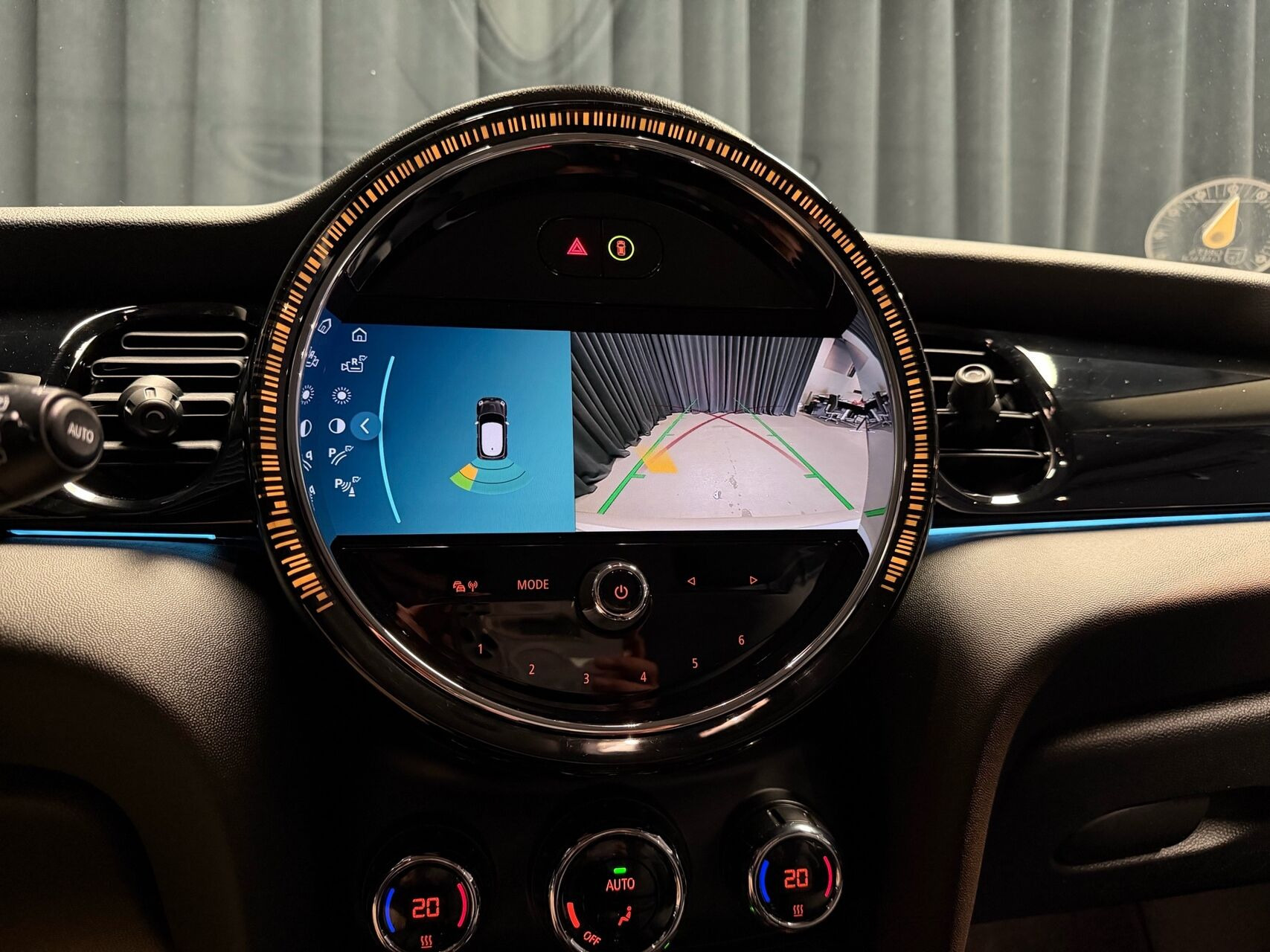 Sølv Mini Cooper fra 2023