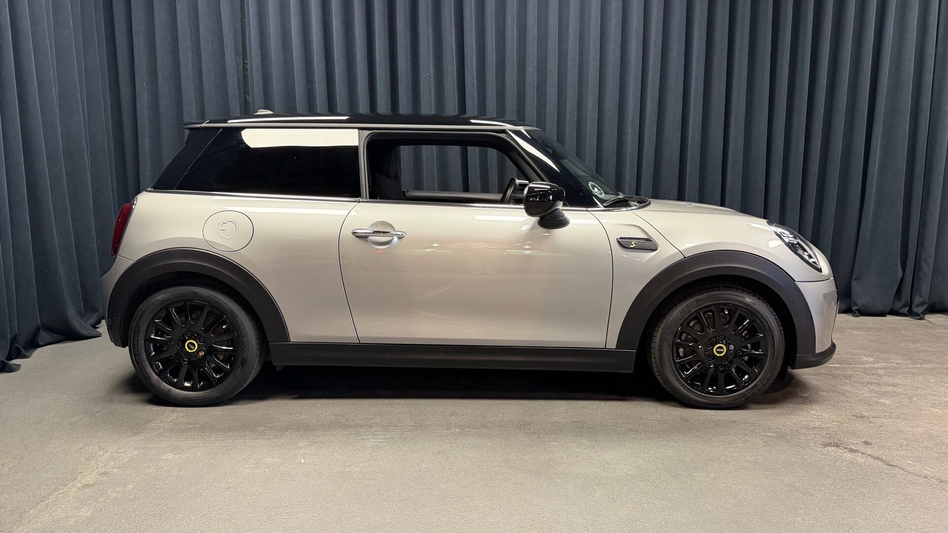 Sølv Mini Cooper fra 2023