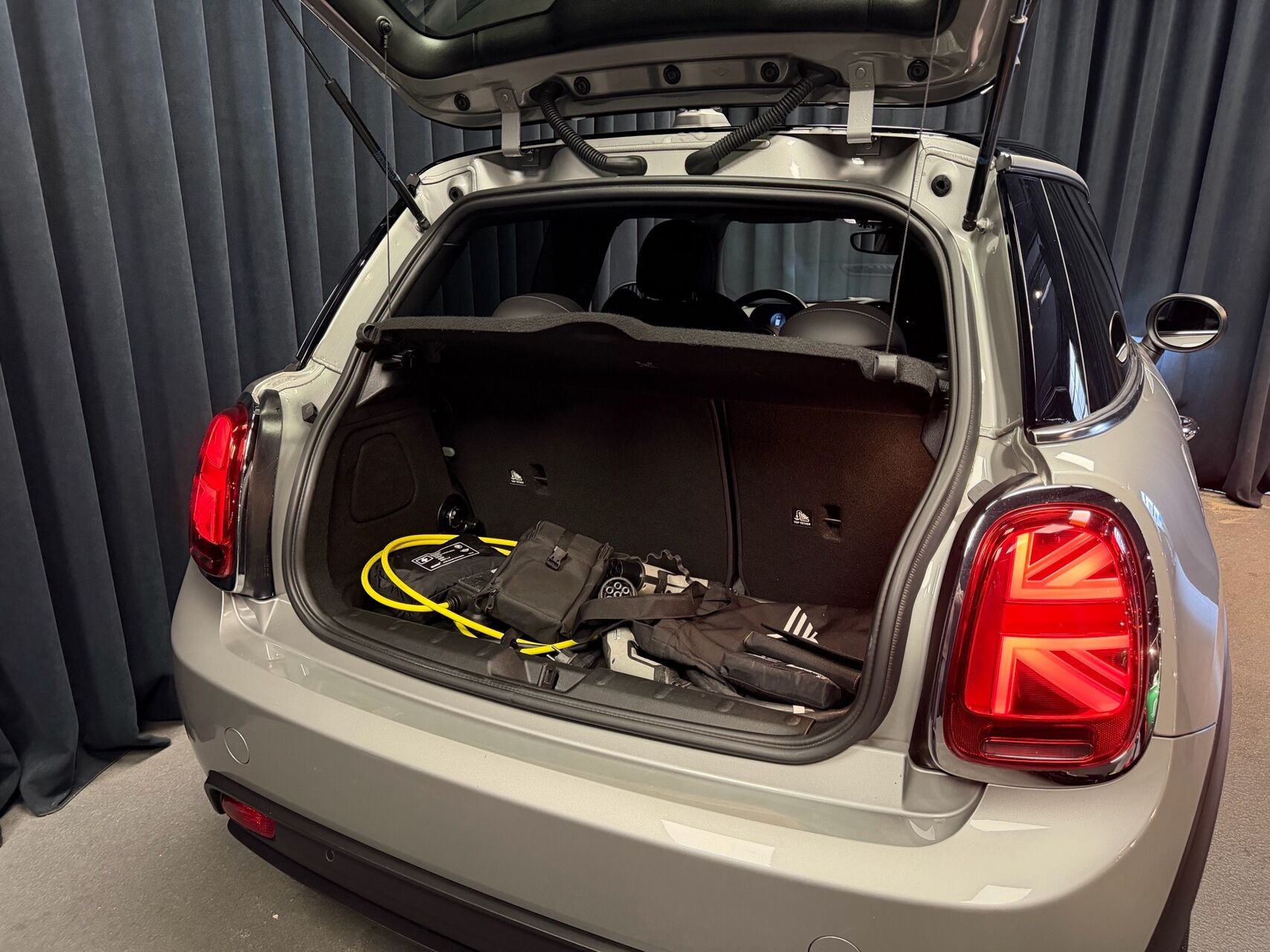 Sølv Mini Cooper fra 2023
