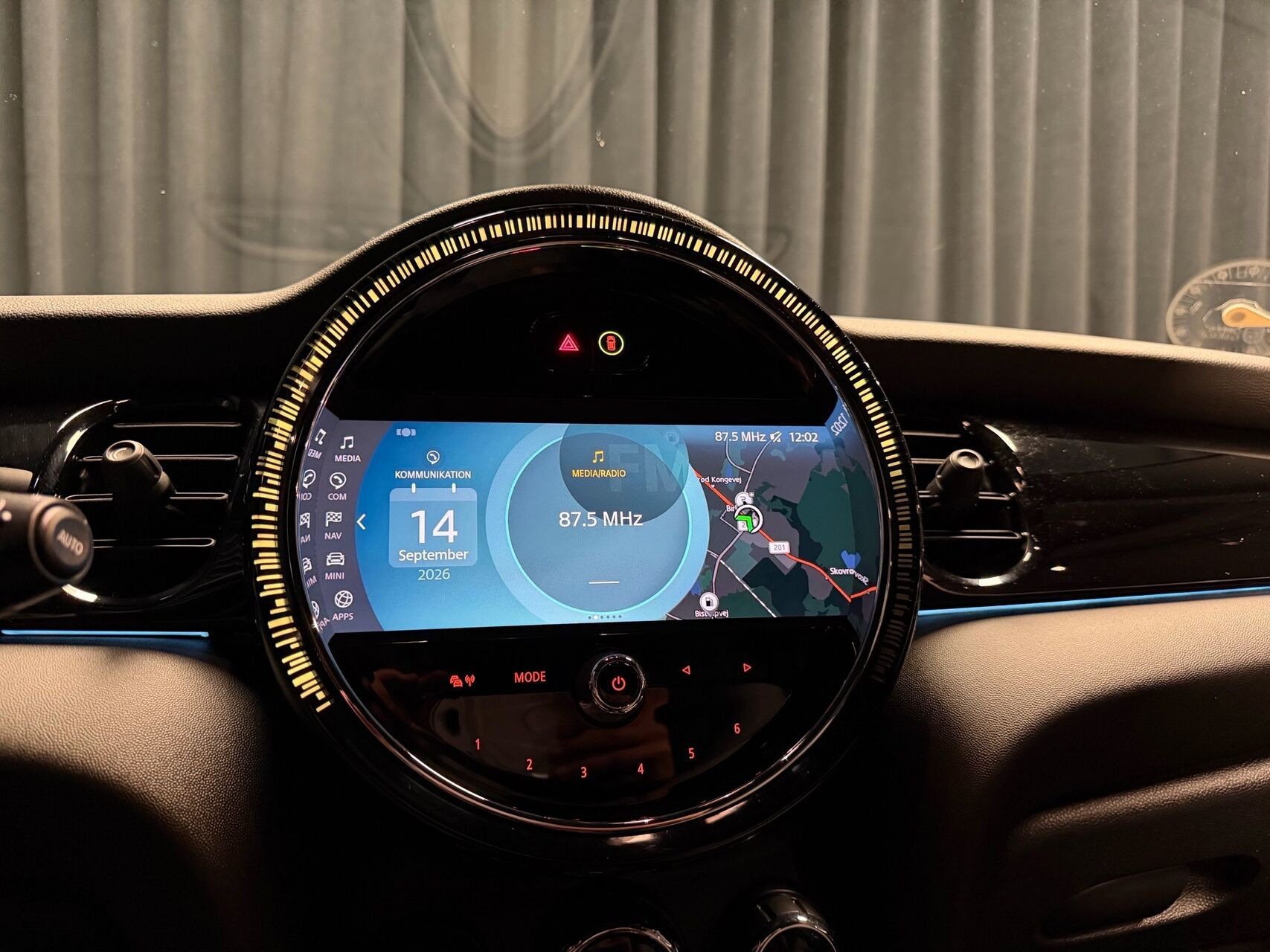 Sølv Mini Cooper fra 2023
