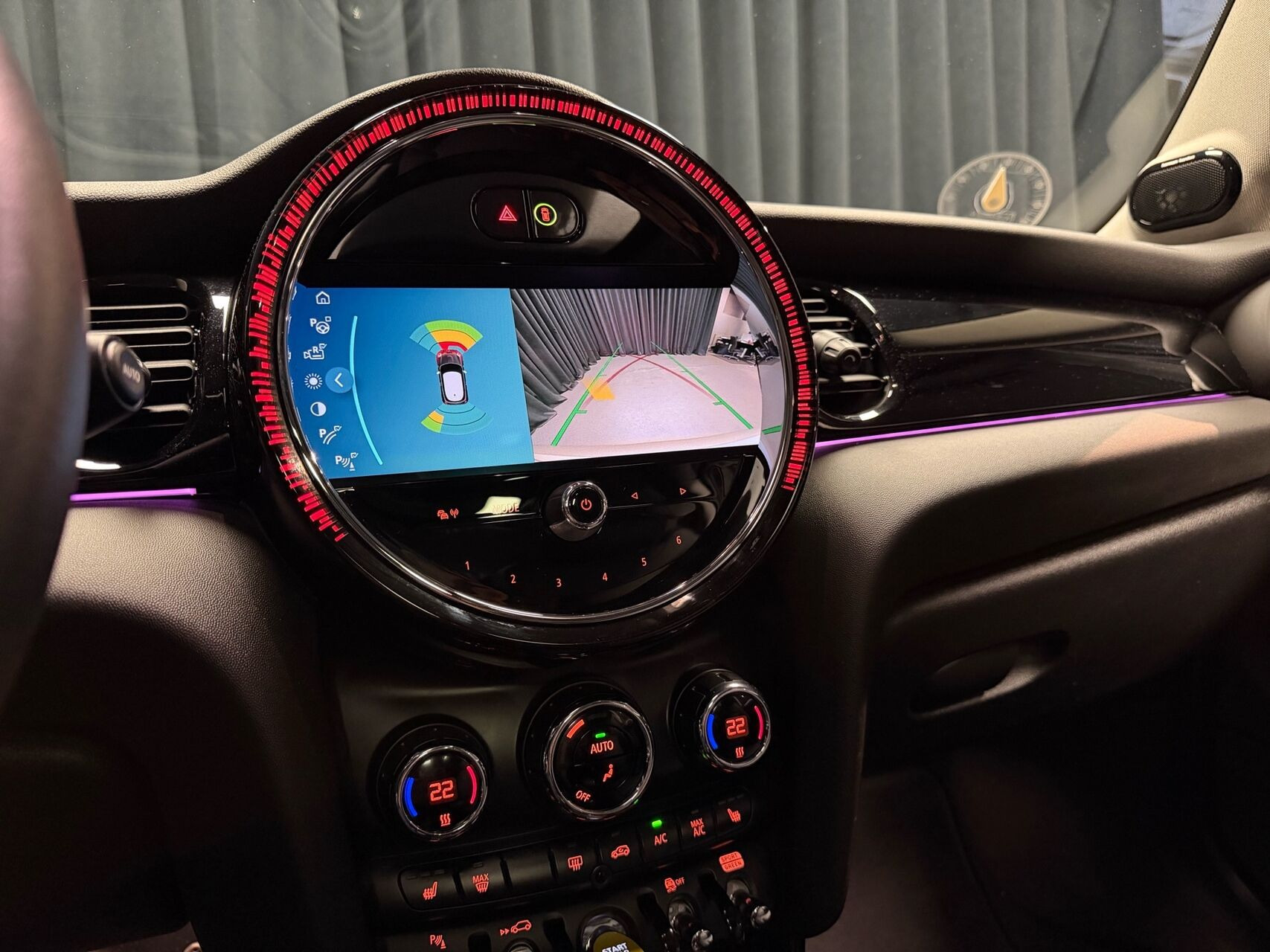 Sølv Mini Cooper fra 2023