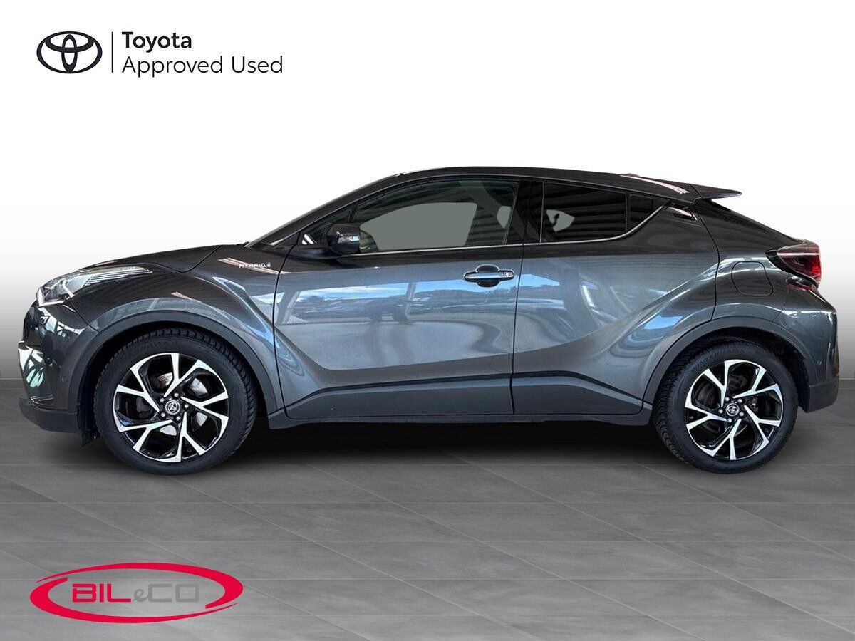 Grå Toyota C-HR fra 2019
