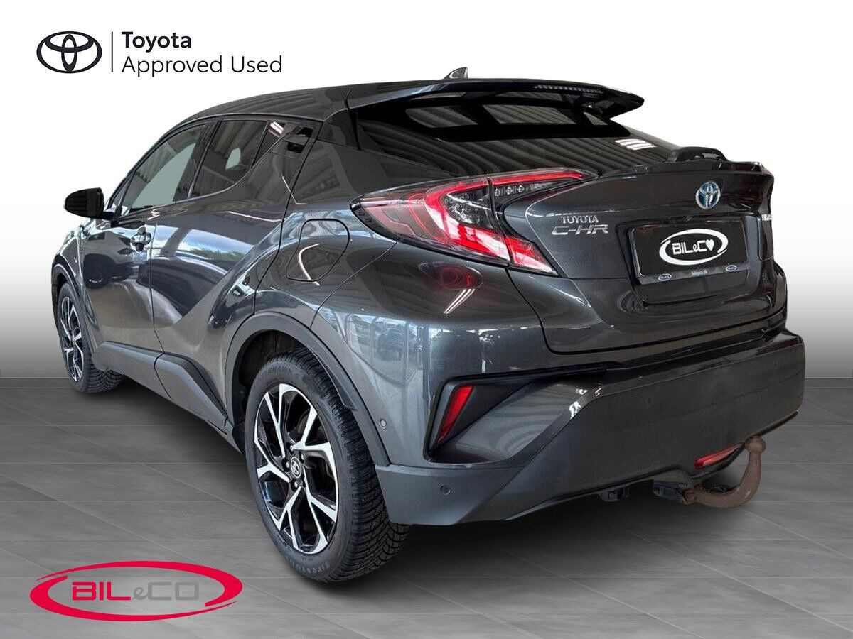 Grå Toyota C-HR fra 2019