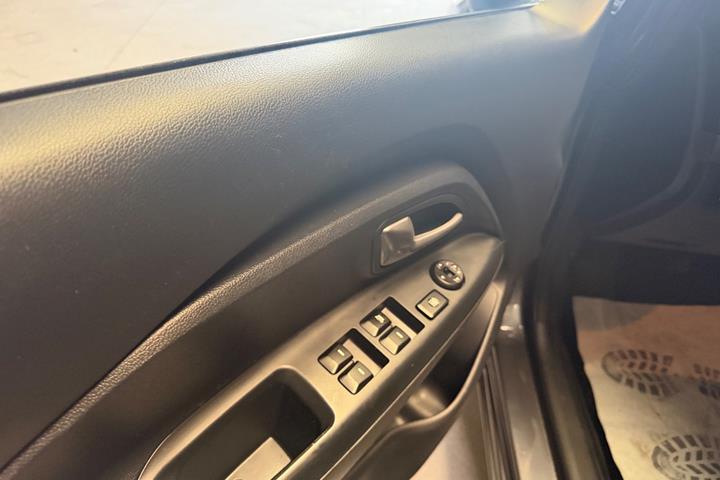 Grå Kia Rio fra 2013