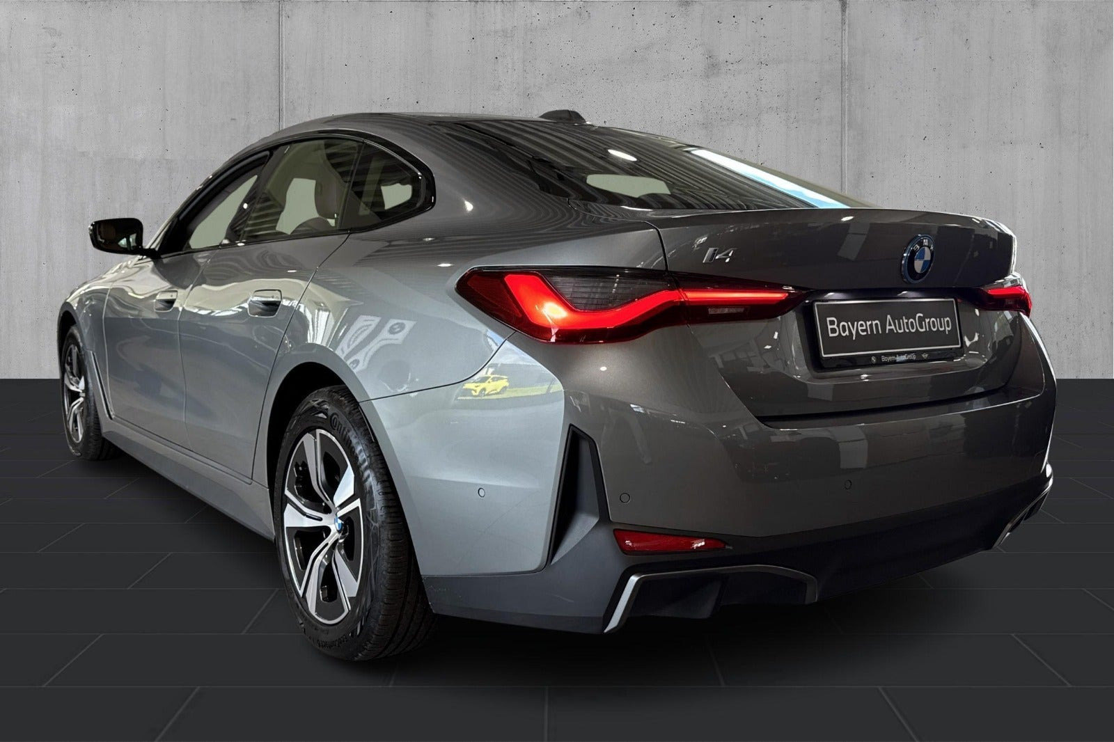 Sølv BMW i4 fra 2025
