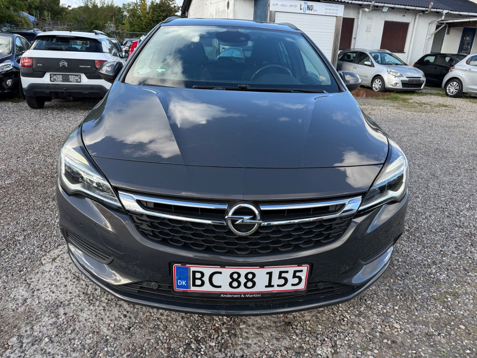 Grå Opel Astra fra 2016