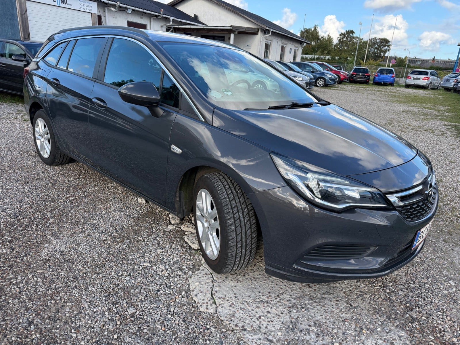 Grå Opel Astra fra 2016