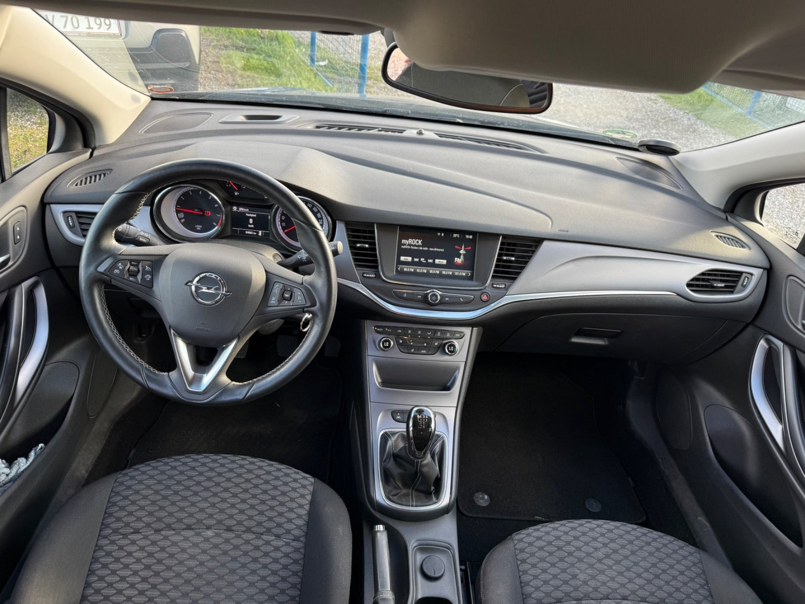 Grå Opel Astra fra 2016
