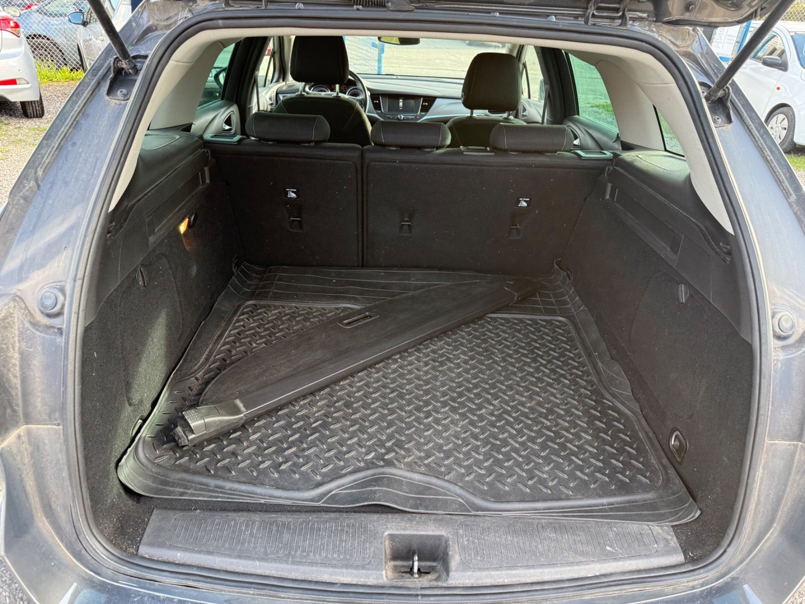 Grå Opel Astra fra 2016