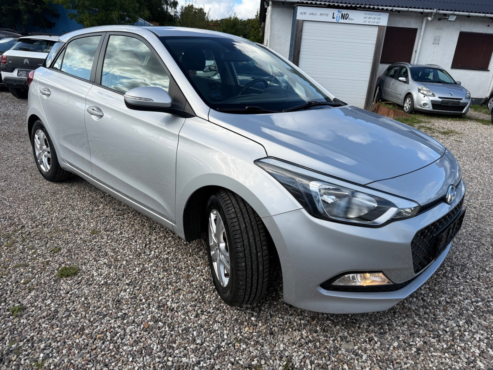 Grå Hyundai i20 fra 2015