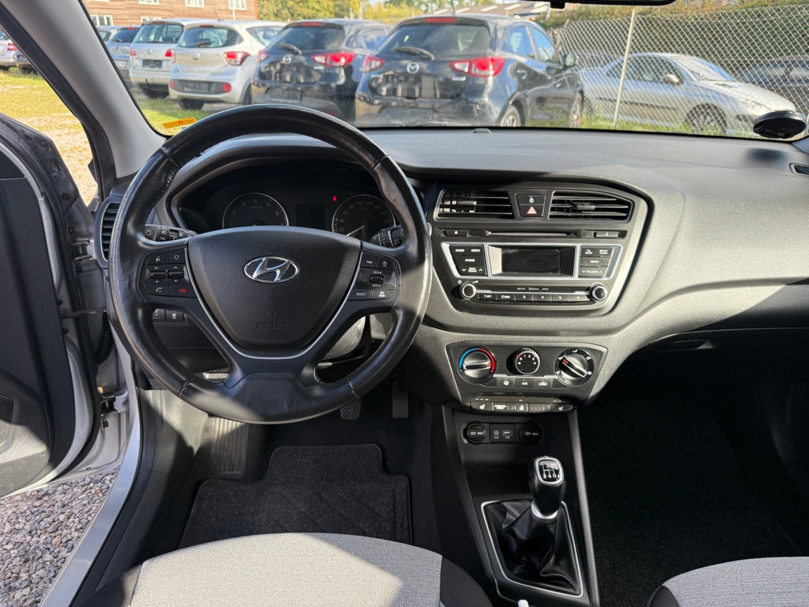 Grå Hyundai i20 fra 2015