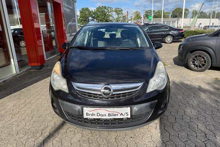 Sort Opel Corsa fra 2012