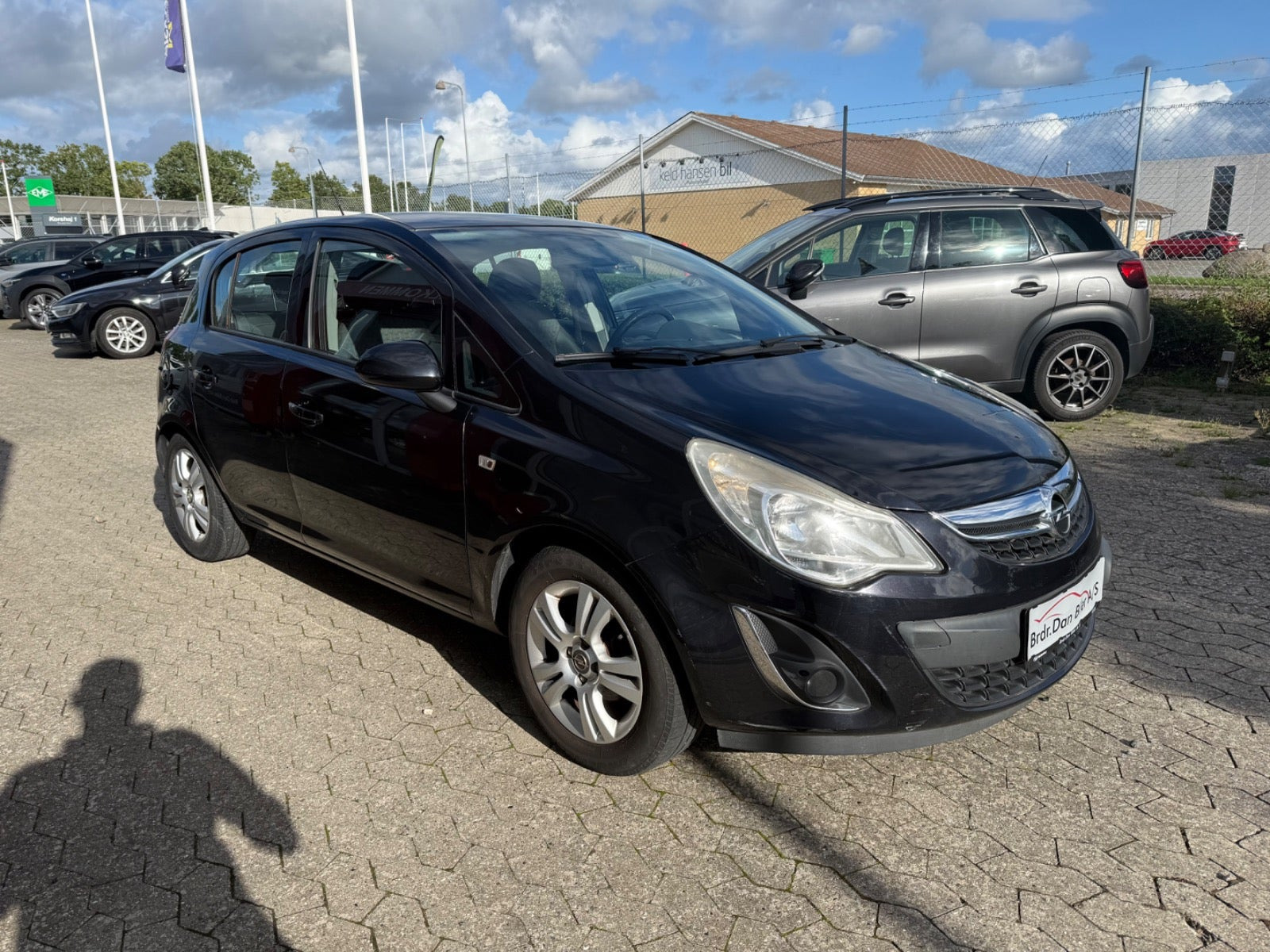 Sort Opel Corsa fra 2012