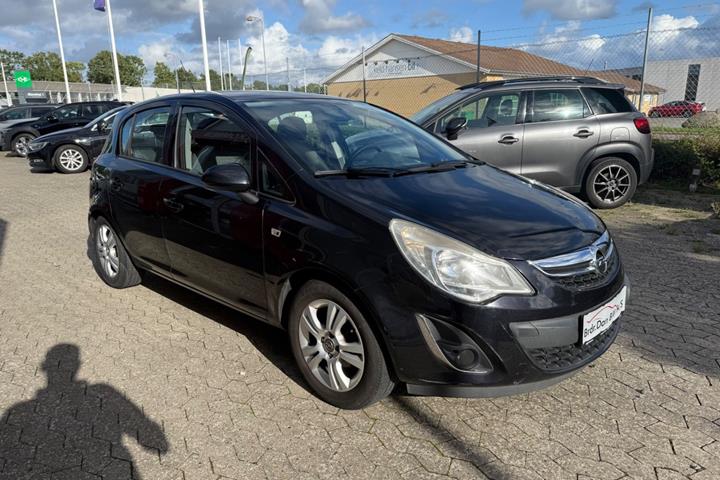 Sort Opel Corsa fra 2012