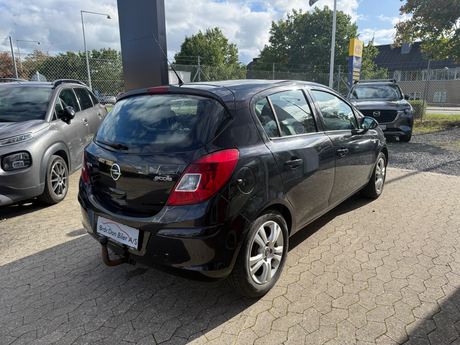 Sort Opel Corsa fra 2012