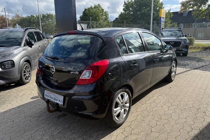 Sort Opel Corsa fra 2012