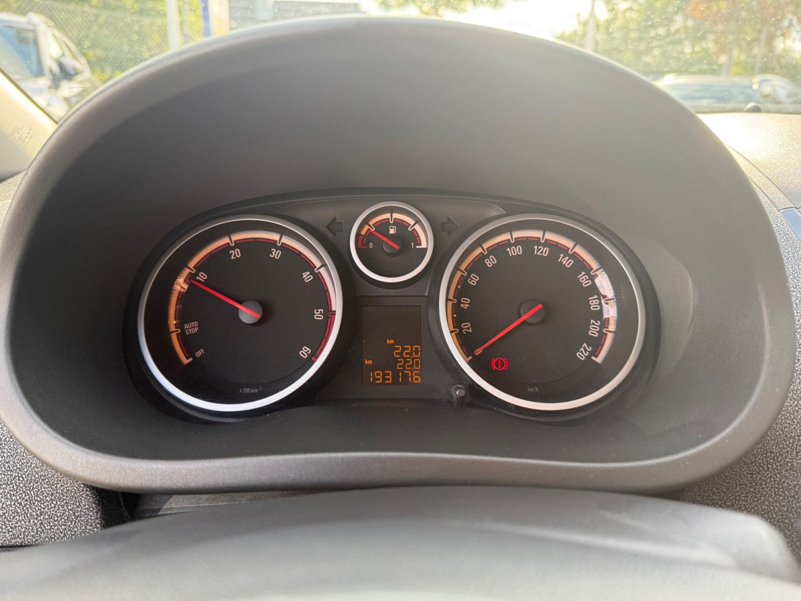Sort Opel Corsa fra 2012