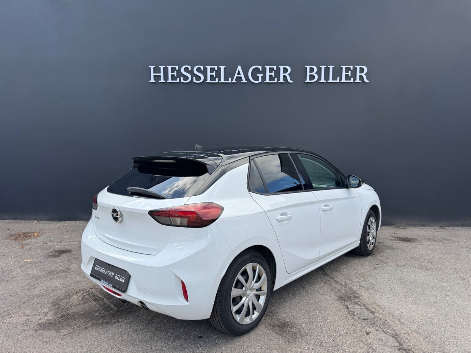 Hvid Opel Corsa fra 2020