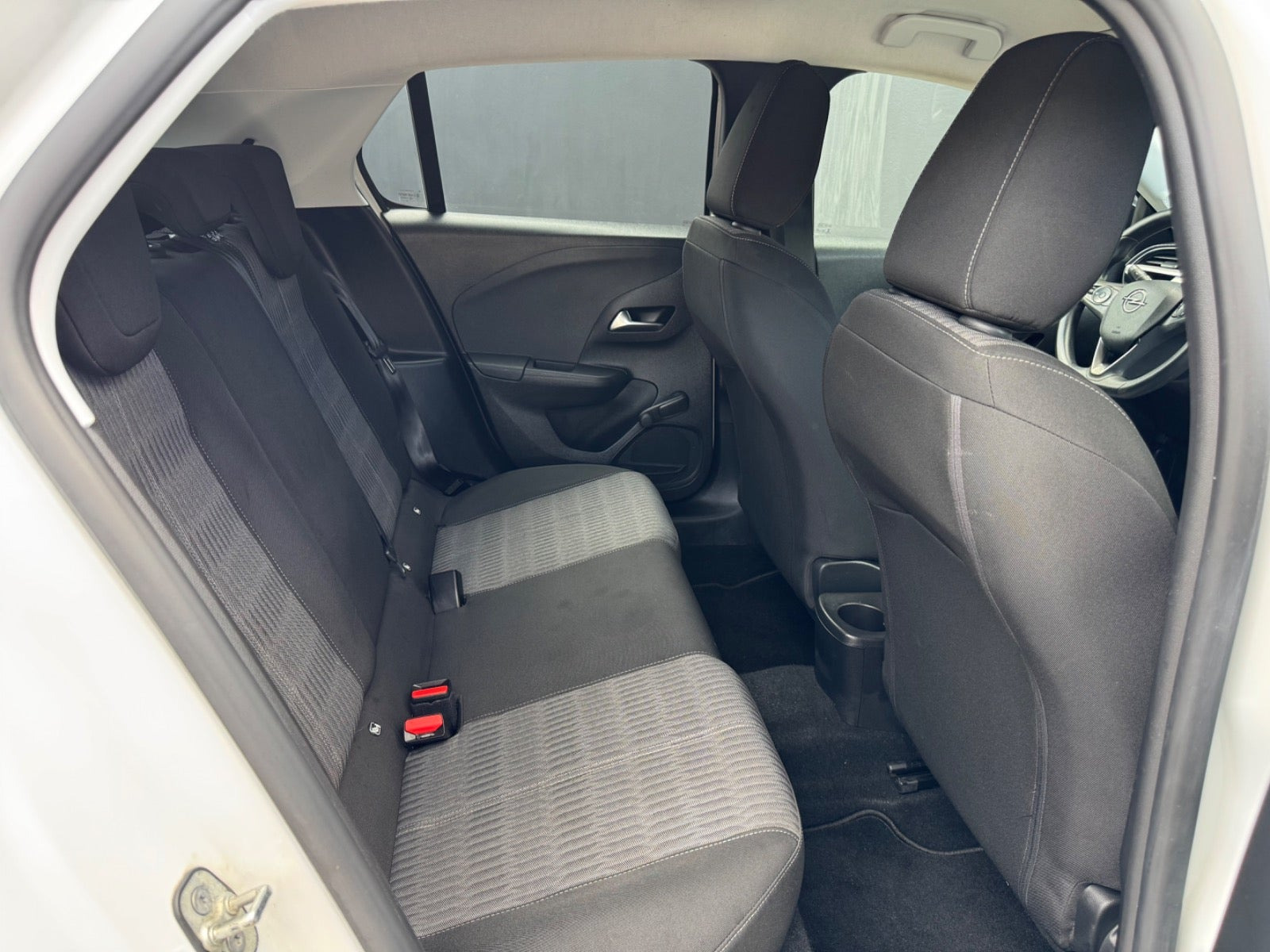Hvid Opel Corsa fra 2020