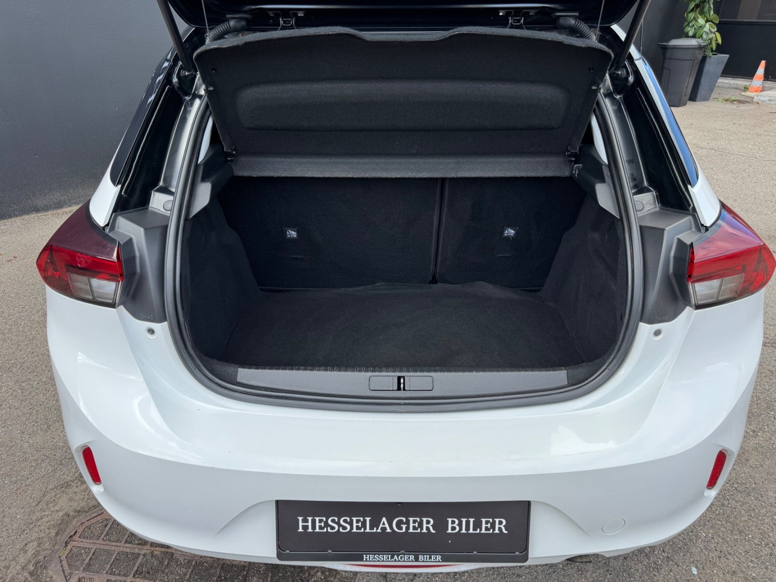 Hvid Opel Corsa fra 2020