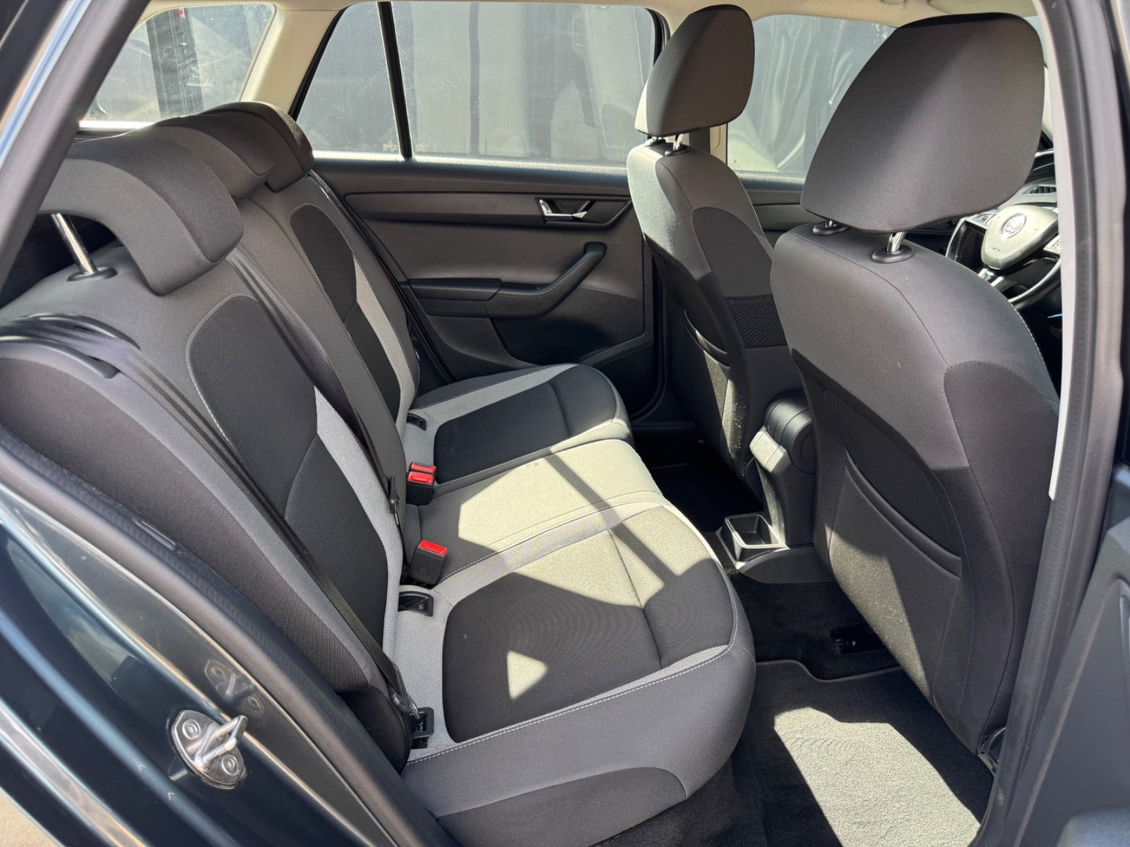 Grå Skoda Fabia fra 2018