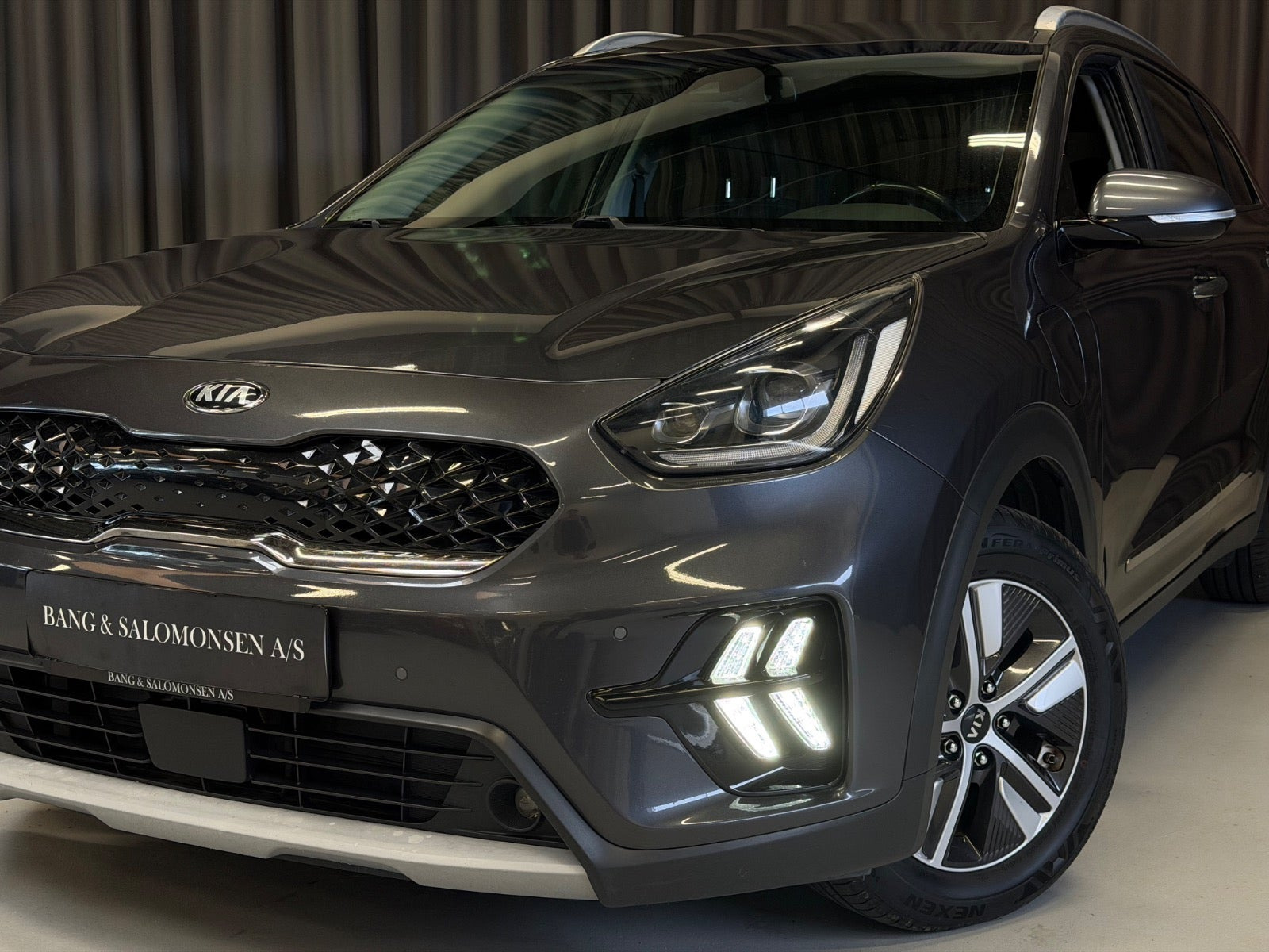 Grå Kia Niro fra 2020