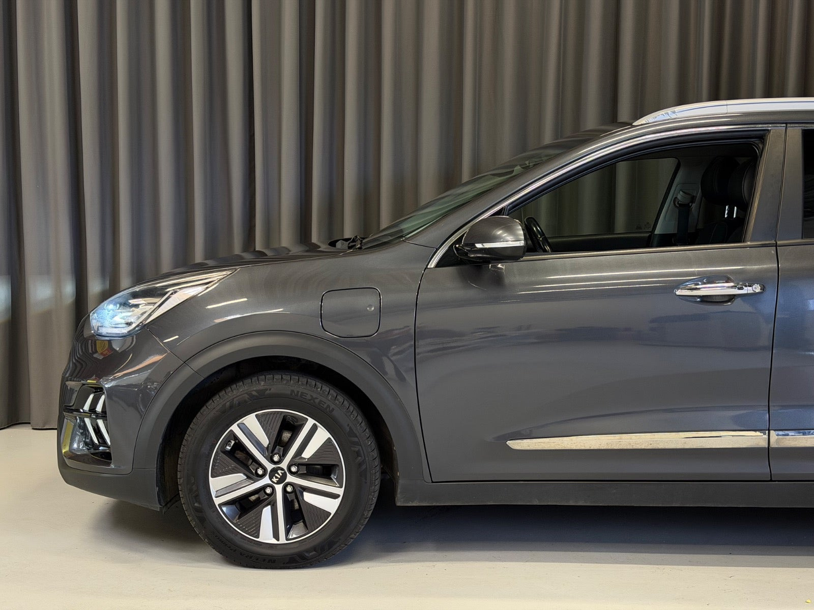 Grå Kia Niro fra 2020