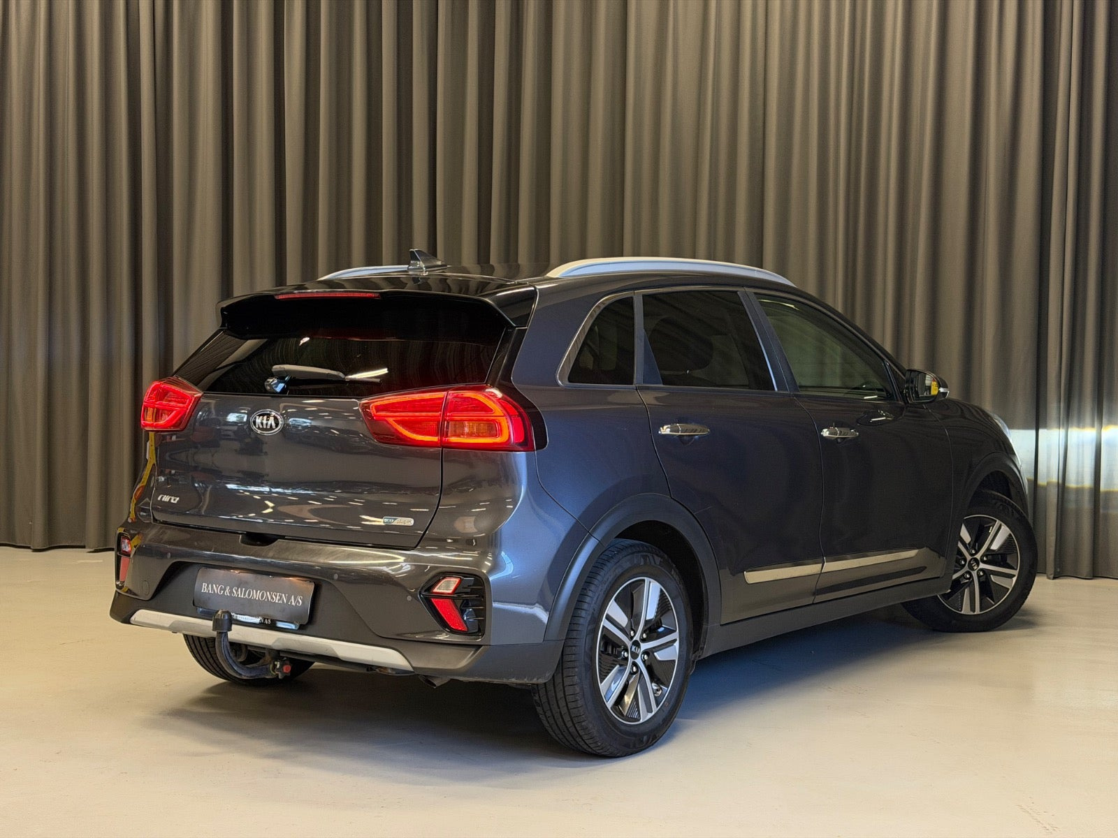Grå Kia Niro fra 2020