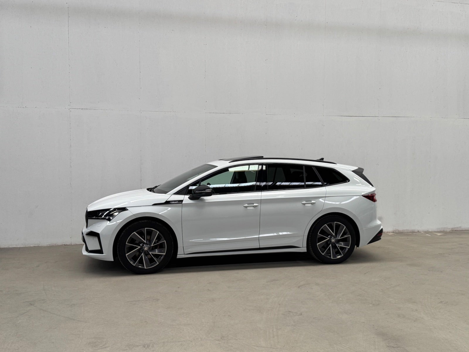 Hvid Skoda Enyaq fra 2022