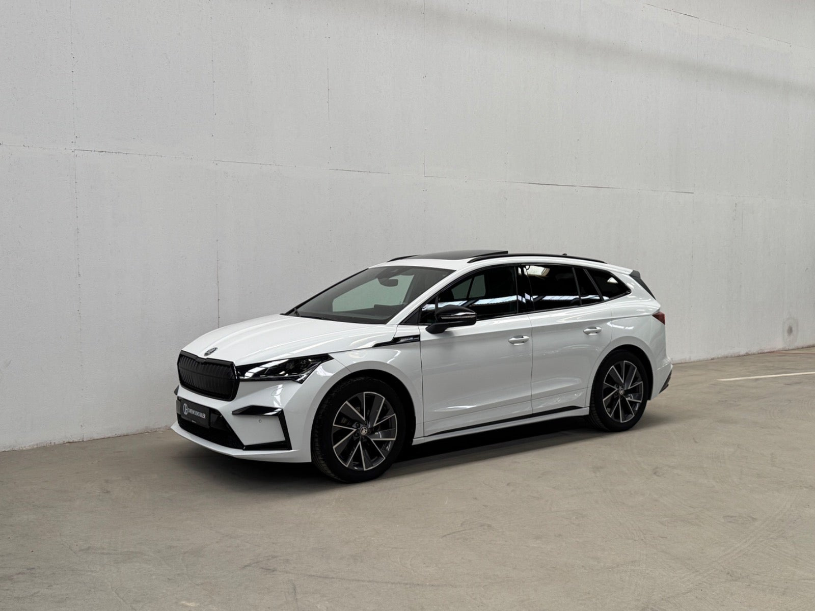 Hvid Skoda Enyaq fra 2022