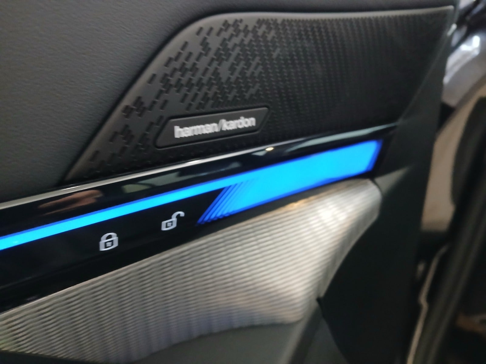 Blå BMW i5 fra 2025