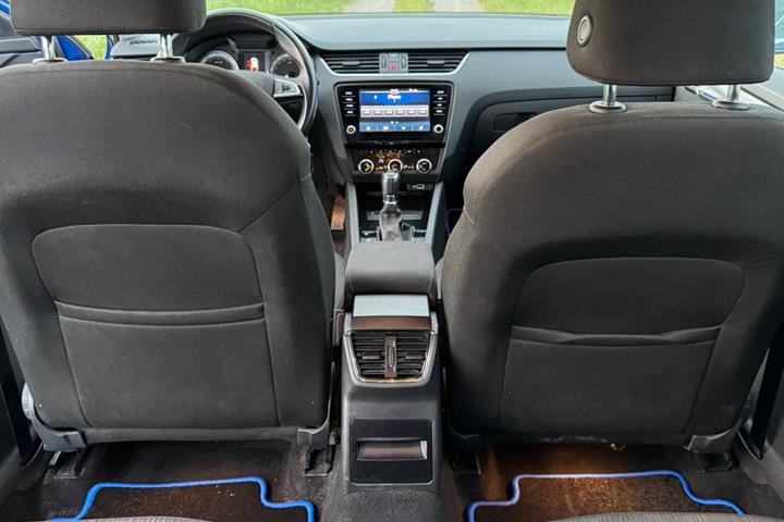 Blå Skoda Octavia fra 2020
