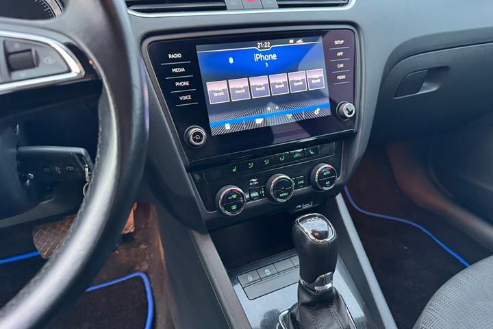 Blå Skoda Octavia fra 2020