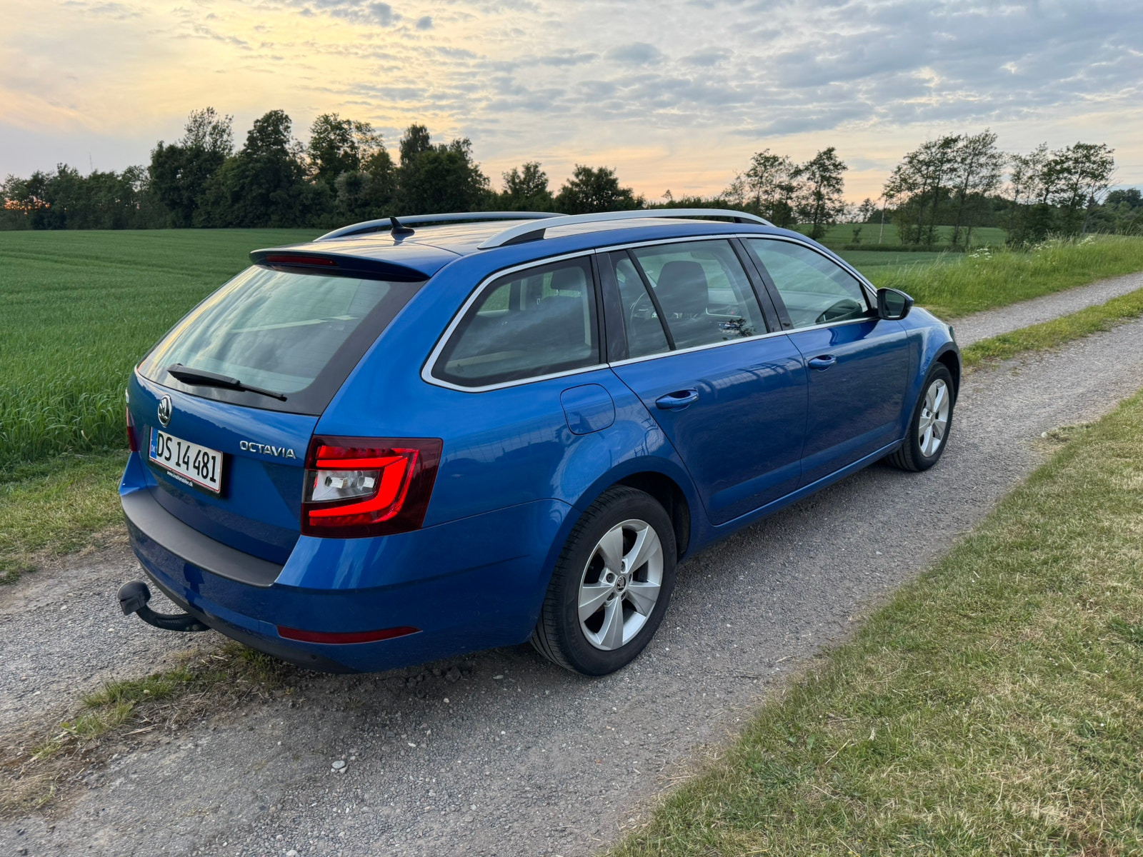 Blå Skoda Octavia fra 2020