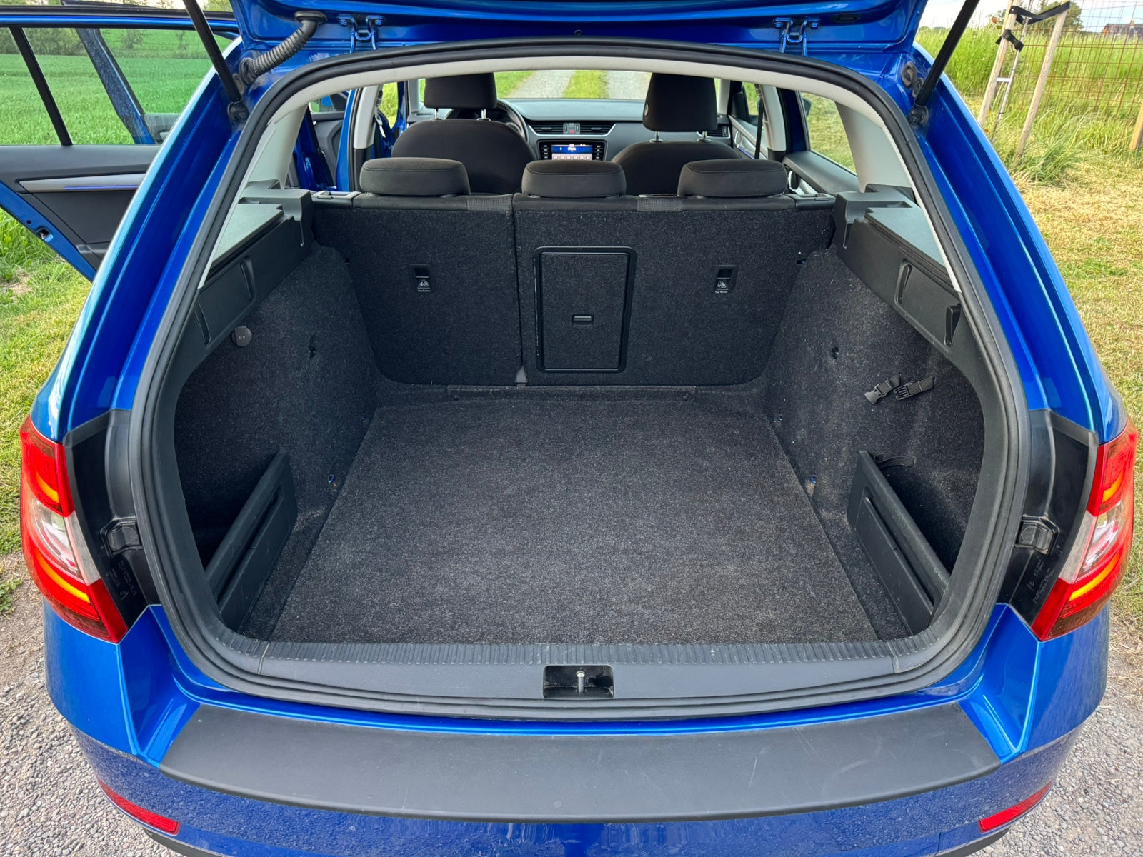 Blå Skoda Octavia fra 2020