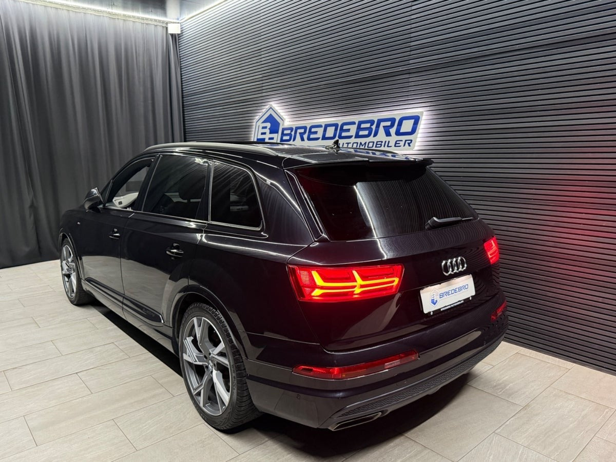 Sort Audi Q7 fra 2019
