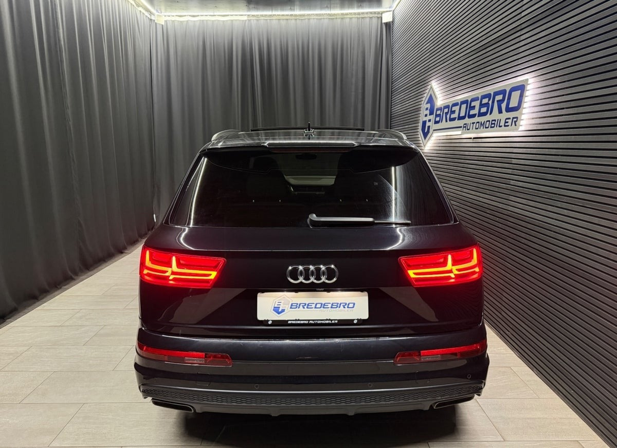 Sort Audi Q7 fra 2019