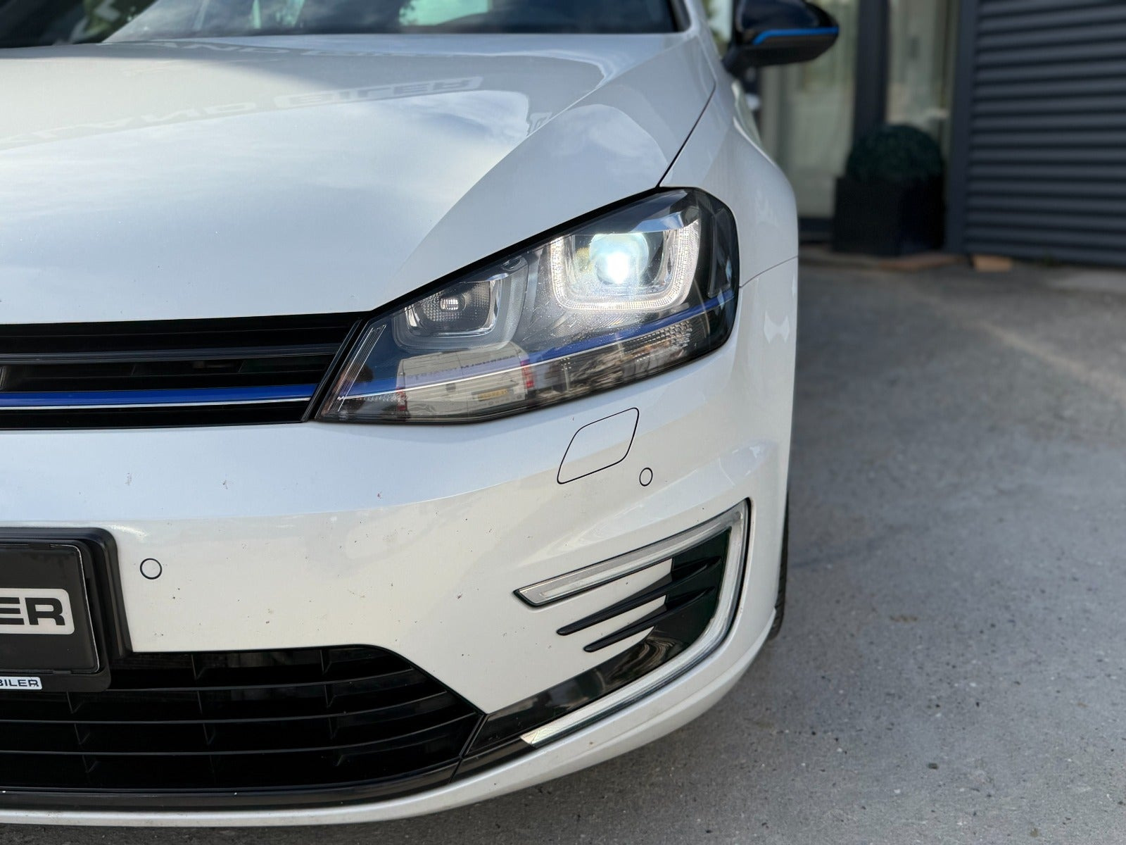 Hvid VW Golf VII fra 2015