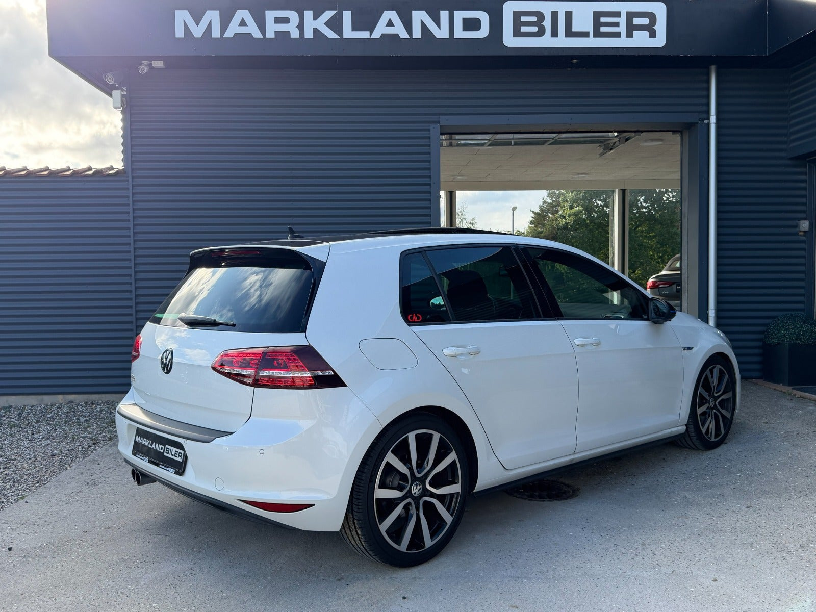 Hvid VW Golf VII fra 2015